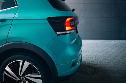 VW Ankauf: Heute einfach Gebrauchtwagen verkaufen! Das Heck eines VW Autos.